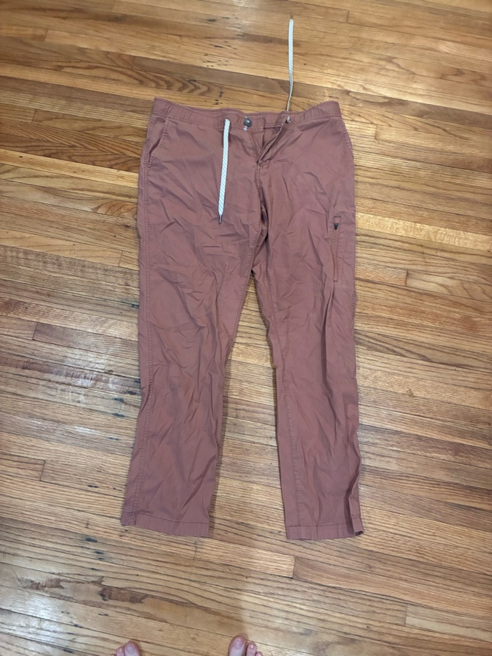 Vuori Men's Cargo Pants in Dusty Rose